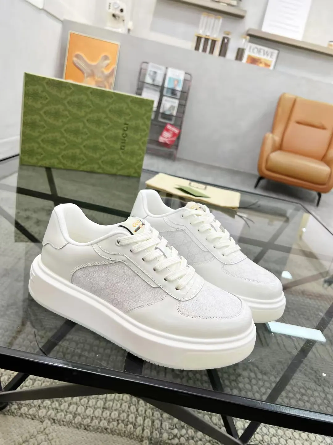 P440 new men's shoes GUCCI [Lightning] latest shoes are shipped. Original quality, fashionable, special materials, sheepskin lining, new packaging. The foot feels super comfortable and the workmanship is impeccable. Size: 38-45